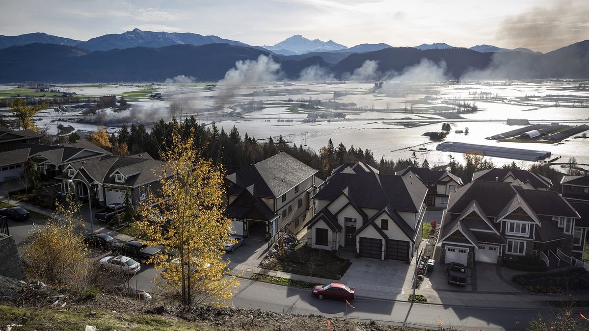 Záplavy v Kanadě: jeden mrtvý, zničená infrastruktura a odříznutý Vancouver